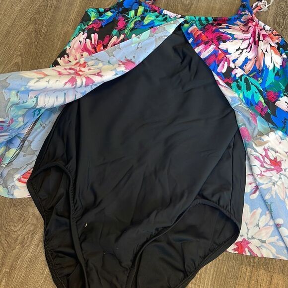 Penbrooke One Piece Swimsuit . Size 10 - Picture 2 of 3